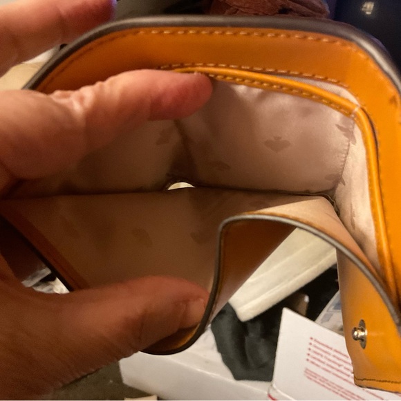 KATE SPADE-LINK TRI FOLD WALLET - Picture 8 of 9